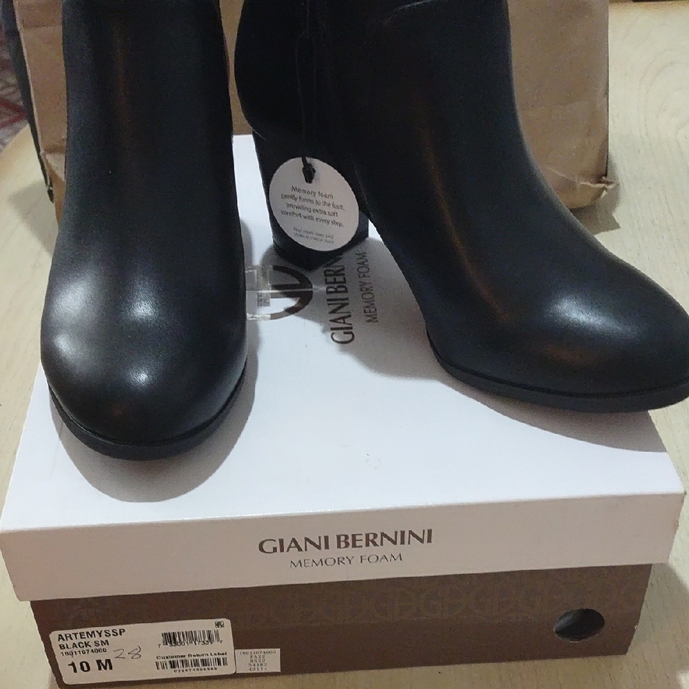 GIANI BERNINI BLACK BOOTS